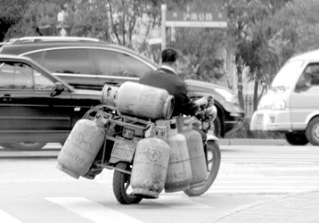 我县召开庆祝新中国成立70周年宣传工作会议|3377官网(图2)